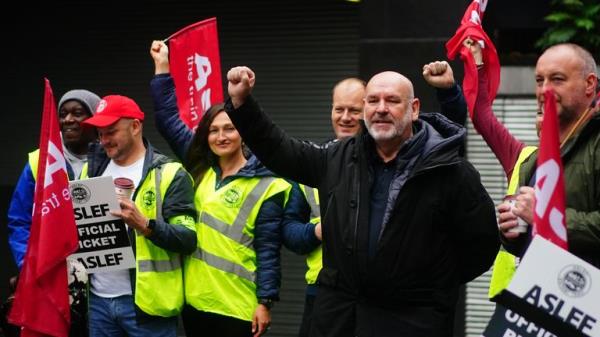 Aslef general secretary Mick Whelan on a picket line at Euston station in London